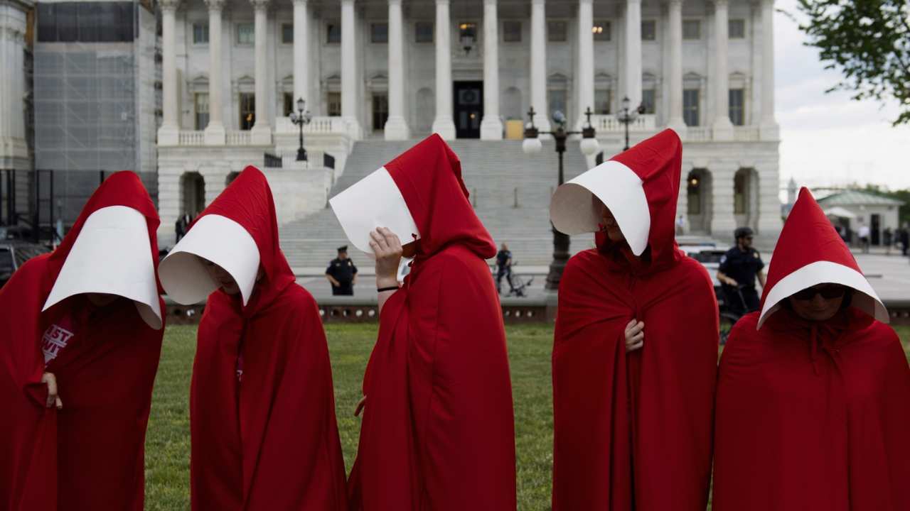 5 people in Handmaids Tale costumes